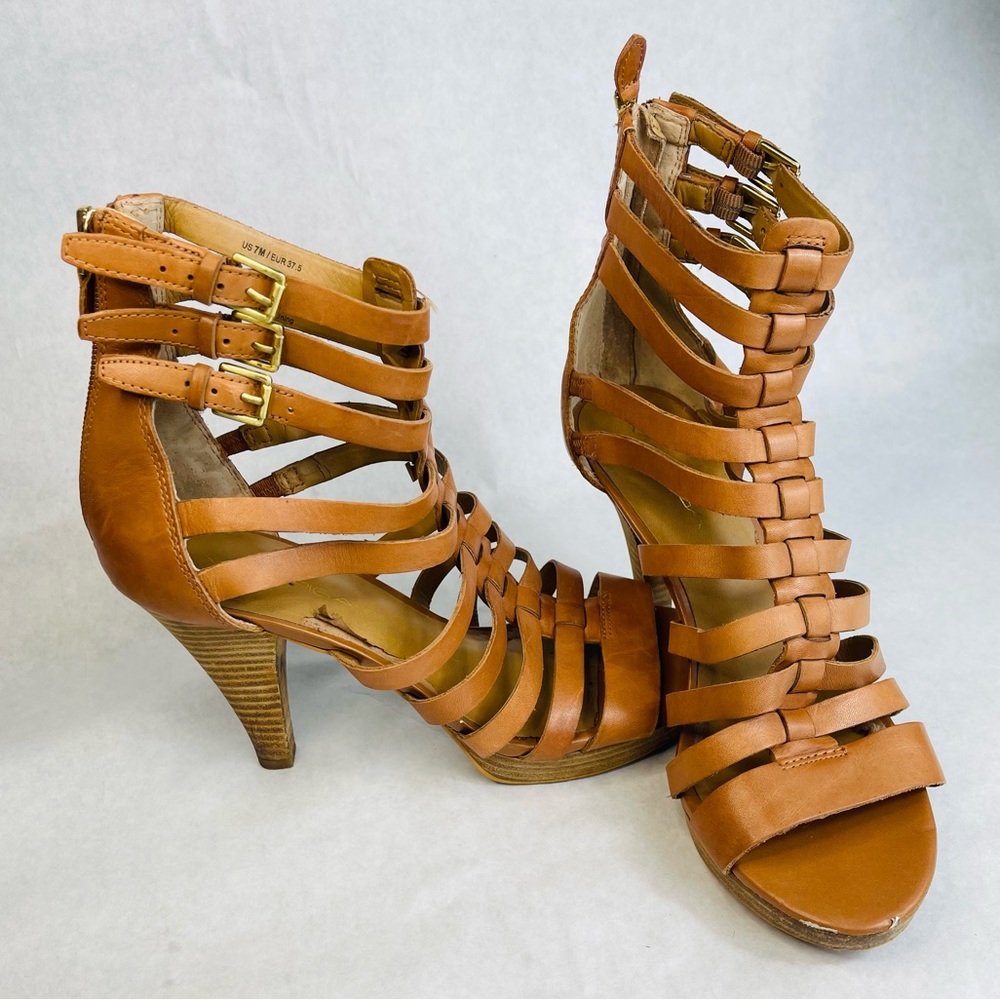 VIA SPIGA Leather Heels 👠 Camel Brown Size 7 Womans Zip Back Brass Buckles